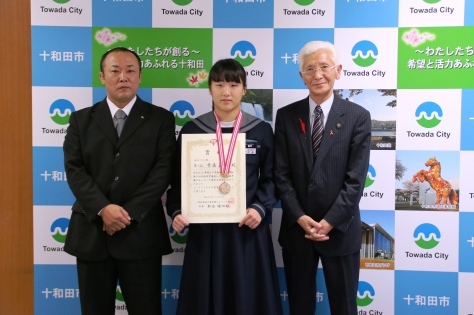 第８回全国中学選抜レスリング選手権大会優勝を市長に報告_f0237658_11154332.jpg