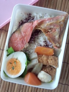 紅鮭弁当_f0112873_23185368.jpg