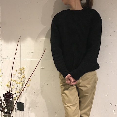 BLACK SHEEPのブラックのニット　COMOLI_d0364239_16193224.jpg