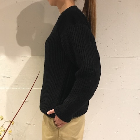 BLACK SHEEPのブラックのニット　COMOLI_d0364239_16362187.jpg