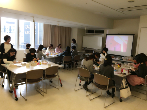  三越カルチャーサロン秋の短期講座『花刺繍のジュエリーボックス』2回目のレッスンにご参加いただきましてありがとうございました♪_a0157409_17194639.jpg