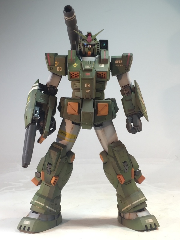 MG 1/100 FA-78-1 フルアーマーガンダム 戦場風 改修塗装完成品