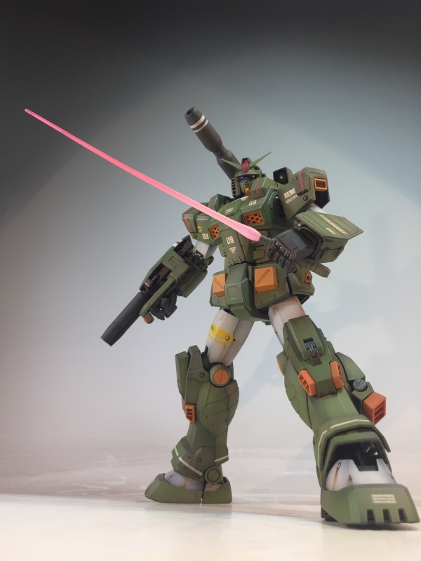 MG 1/100 FA-78-1 フルアーマーガンダム 戦場風 改修塗装完成品