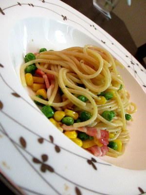 pasta w/ peas, corn and bacon strip_a0124077_912476.jpg