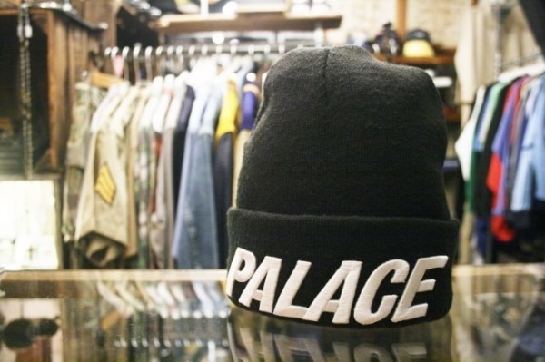 ヨーロッパ買い付け後記29 イタリアのプライド!m@tsuの指! 入荷 PALACE SKATEBOARDS 黒×白_f0180307_03591860.jpg