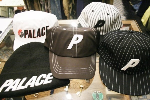 ヨーロッパ買い付け後記29 イタリアのプライド!m@tsuの指! 入荷 PALACE SKATEBOARDS 黒×白_f0180307_03592200.jpg