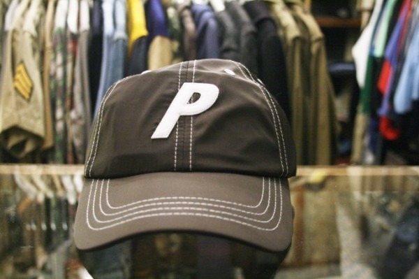 ヨーロッパ買い付け後記29 イタリアのプライド!m@tsuの指! 入荷 PALACE SKATEBOARDS 黒×白_f0180307_03592364.jpg