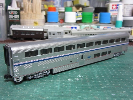KATO Amtrak Superliner PhaseⅣb 入線！！ : 赤い電車は臼い線