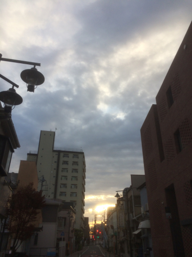 本日と12月の第1月曜日の明日はお店の連休を頂いております。_f0327534_09465386.jpg