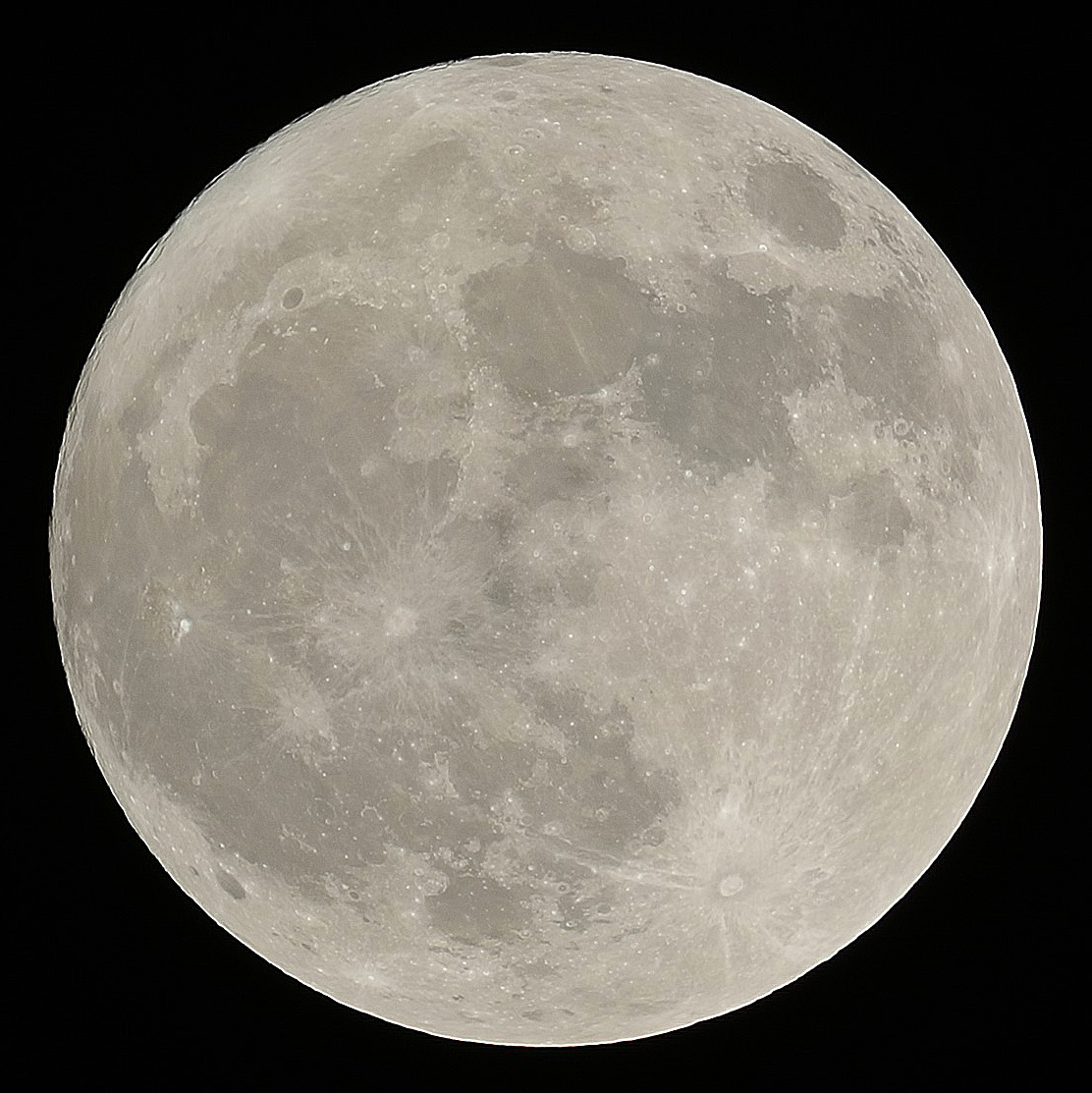 ほぼ満月 17年12月3日 月齢15 0 Face S Of The Moon Photos Silly Things