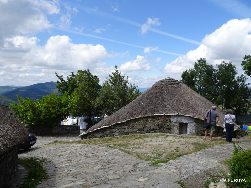 かつてケルト人が居住した村 ”オ・セブレイロ”_a0092659_19020593.jpg