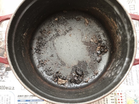 煮物を焦がしたストウブ鍋 きれいに焦げが取れました。 : 日々