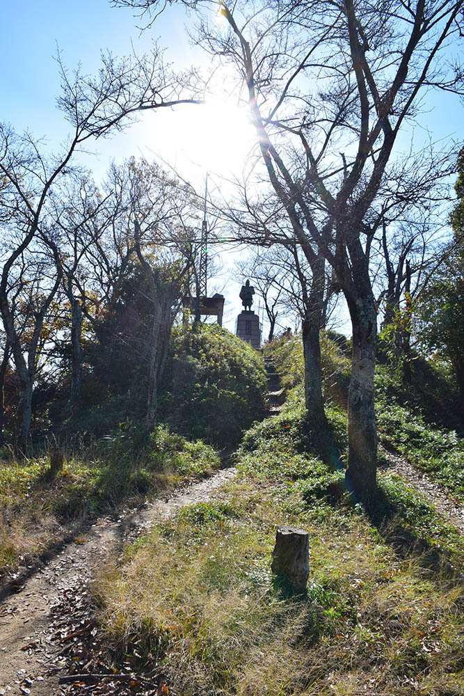 太平記を歩く。 その164 「飯盛山城跡」 大阪府大東市_e0158128_17462952.jpg