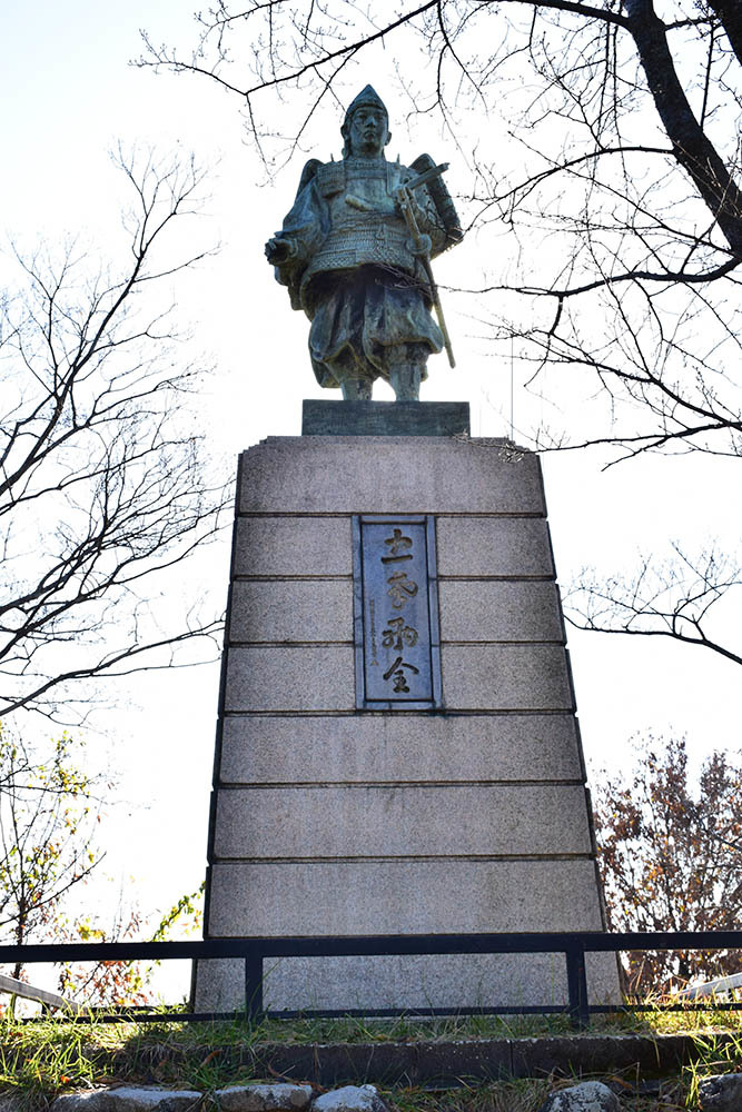 太平記を歩く。 その164 「飯盛山城跡」 大阪府大東市_e0158128_17510971.jpg