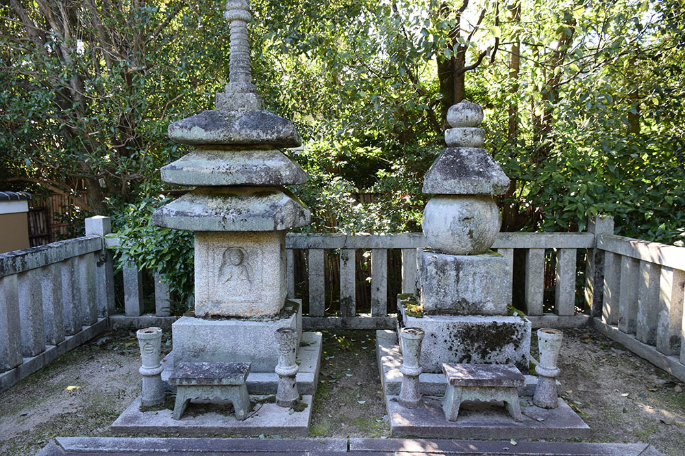 太平記を歩く。 その169 「楠木正行首塚・足利義詮の墓(寶篋院)」 京都市右京区_e0158128_19591220.jpg