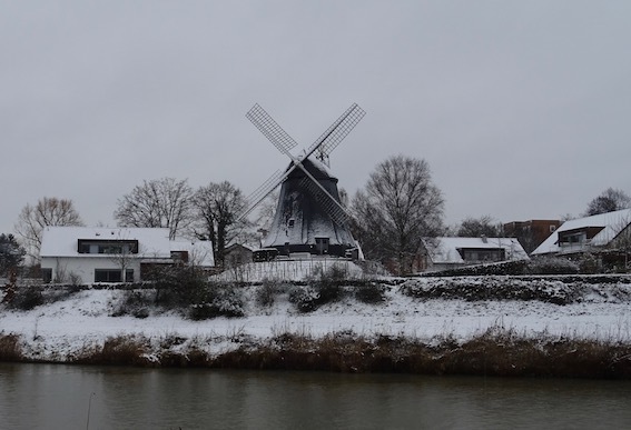 運河の雪景色　２_e0365654_02134496.jpg