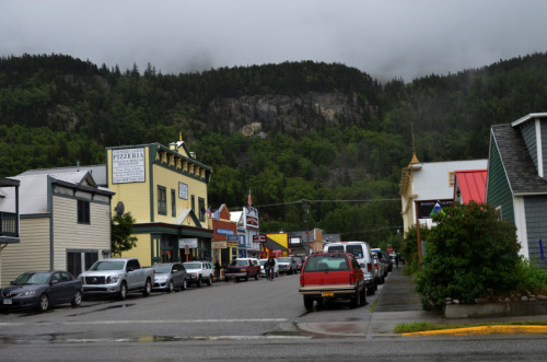 西部劇映画のセットのようなSkagway（スキャグウェイ）の街並み。：ルビープリンセスアラスカクルーズ_f0054556_11562962.jpg