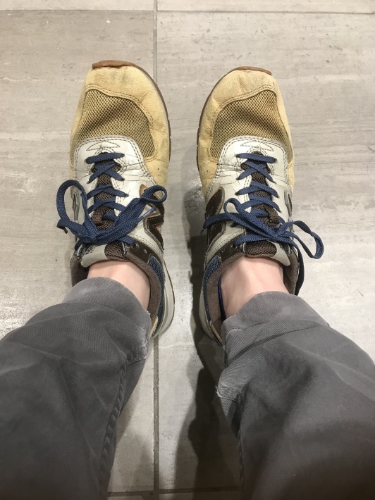 ボロボロスニーカー シューケアマイスター靴磨き工房 銀座三越店