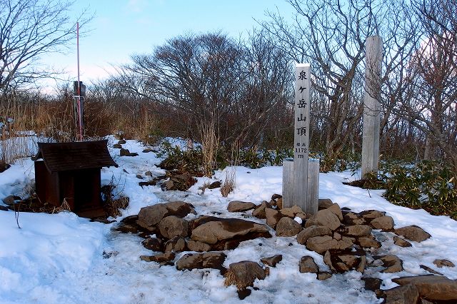 天気に誘われて泉ヶ岳_e0137200_21473424.jpg