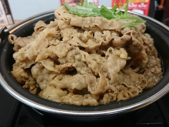 12/4夜勤明け 期間限定(12/5まで) 牛鍋ファミリーパック¥980 + ごはん・玉子セット¥170 + サントリーモルツ¥410_b0042308_16244769.jpg