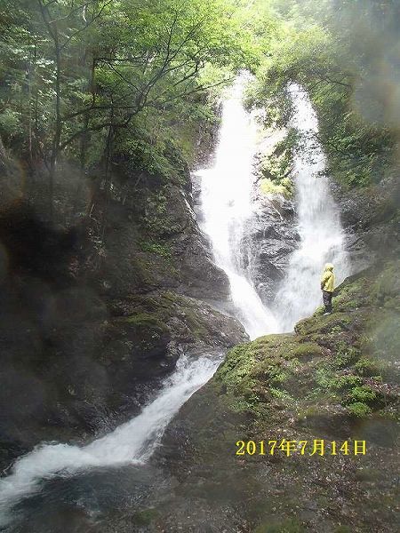 丹沢 世附大棚沢ウォーターウォーキング ひとり山岳会 片雲の風 丹沢 世附大棚沢ウォーターウォーキング ひとり山岳会 片雲の風