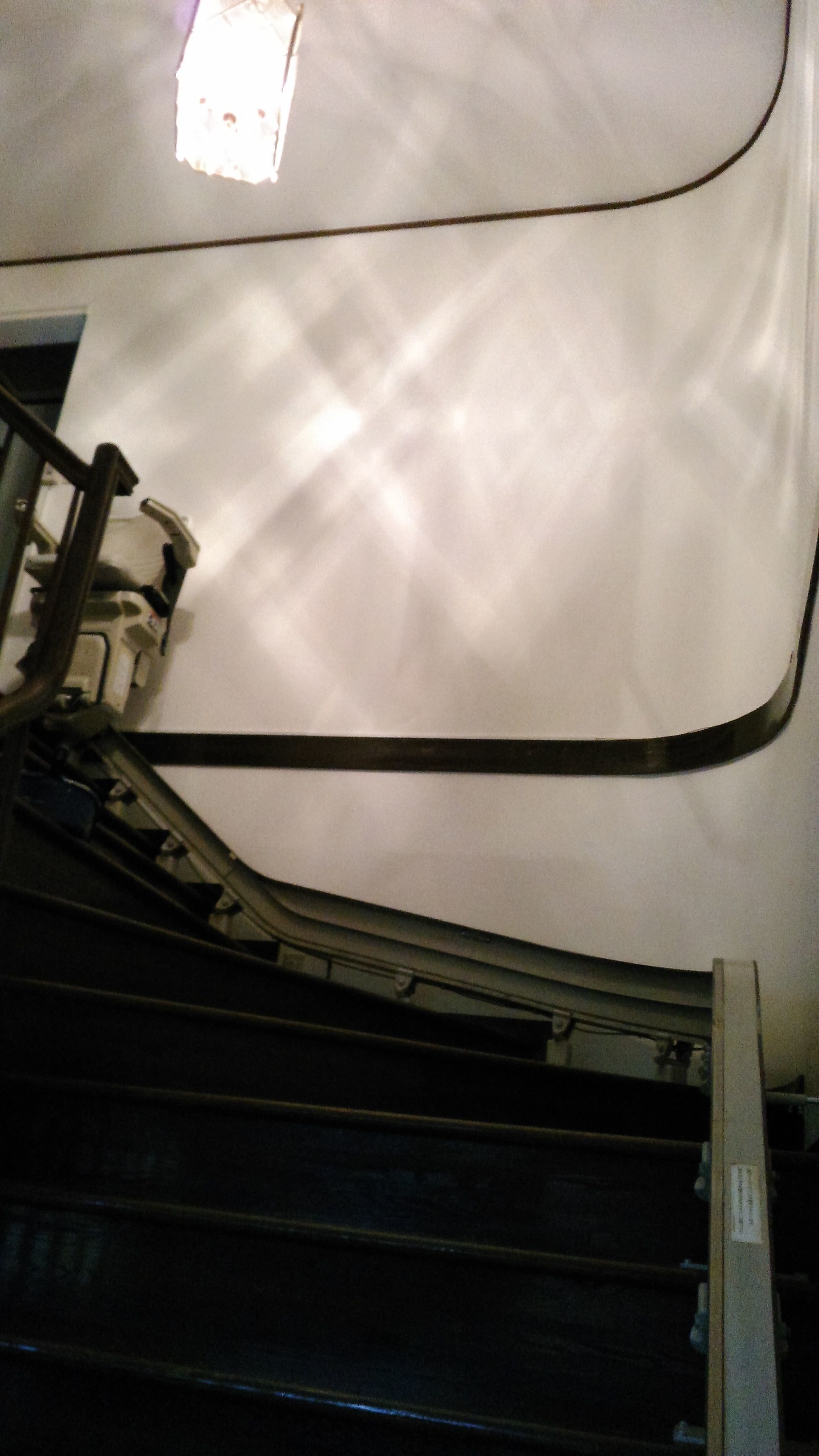 玄関・階段ホールの壁紙張り替え　サンゲツ『リザーブ１０００』_c0157866_20542360.jpg