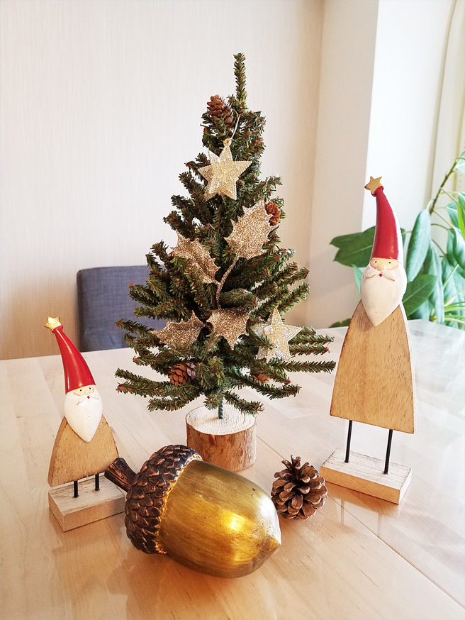 素敵な積み木と、クリスマスの小さなオモチャ達。_d0224894_23211037.jpg