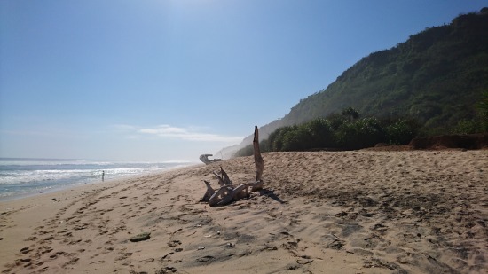 Nunggalan Beach への道は階段というより山下りｗ@ Pecatu, Uluwatu (\'17年9月)_d0368045_140504.jpg