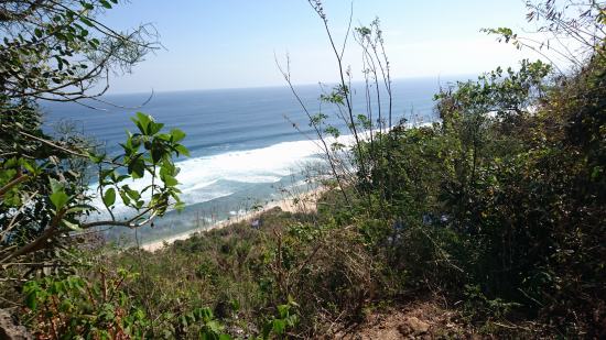 Nunggalan Beach への道は階段というより山下りｗ@ Pecatu, Uluwatu (\'17年9月)_d0368045_1412889.jpg