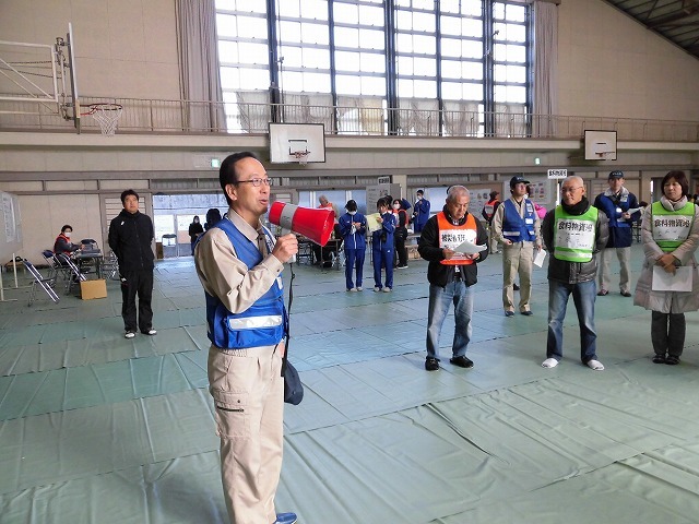 激励に訪れた小長井市長にも積極的に吉高新聞部がインタビュー 「第5回 吉原高校避難所開設・運営訓練」その2_f0141310_07351769.jpg