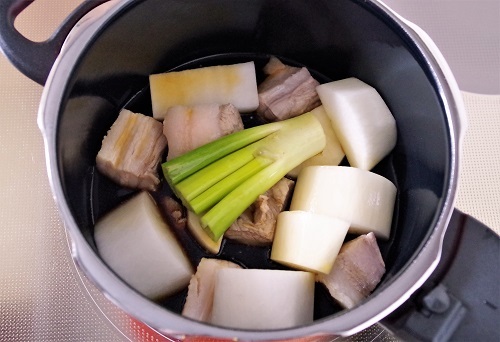 圧力鍋で作る!豚バラ大根_f0168317_23514968.jpg