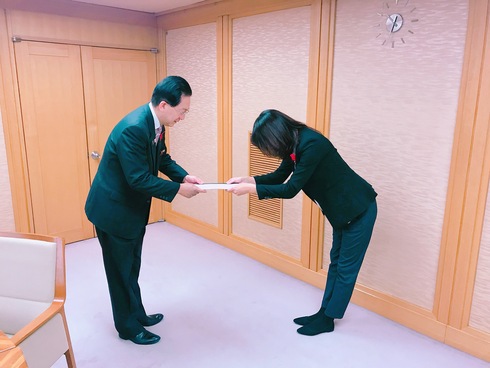 知事に対して平成30年度岩手県予算の提言要望を行いました。_b0199244_14331594.jpg