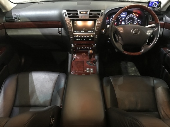 12月8日(金)トミーベース カスタムブログ☆LS460 LS600取り揃えています☆_b0127002_10150642.jpg