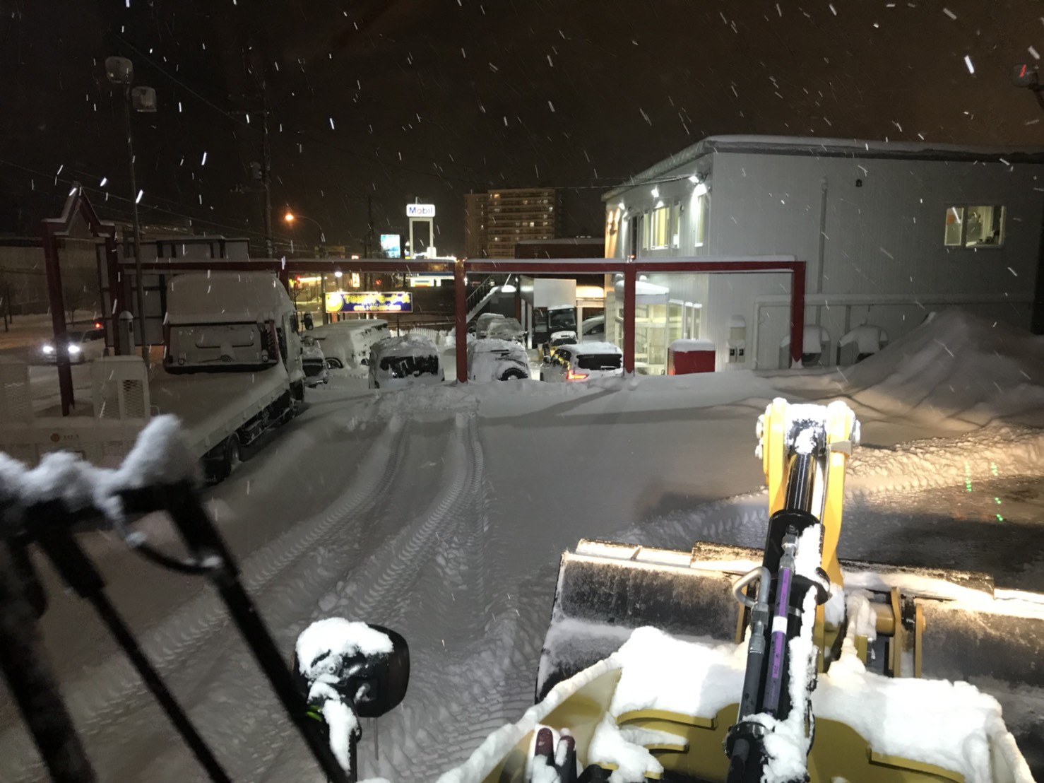 12月8日 金曜日のひとログ( ‘ω’ )ノ 本日大雪★TOMMY除雪機大活躍!!!除雪車リースも承り〼★_b0127002_20002428.jpg