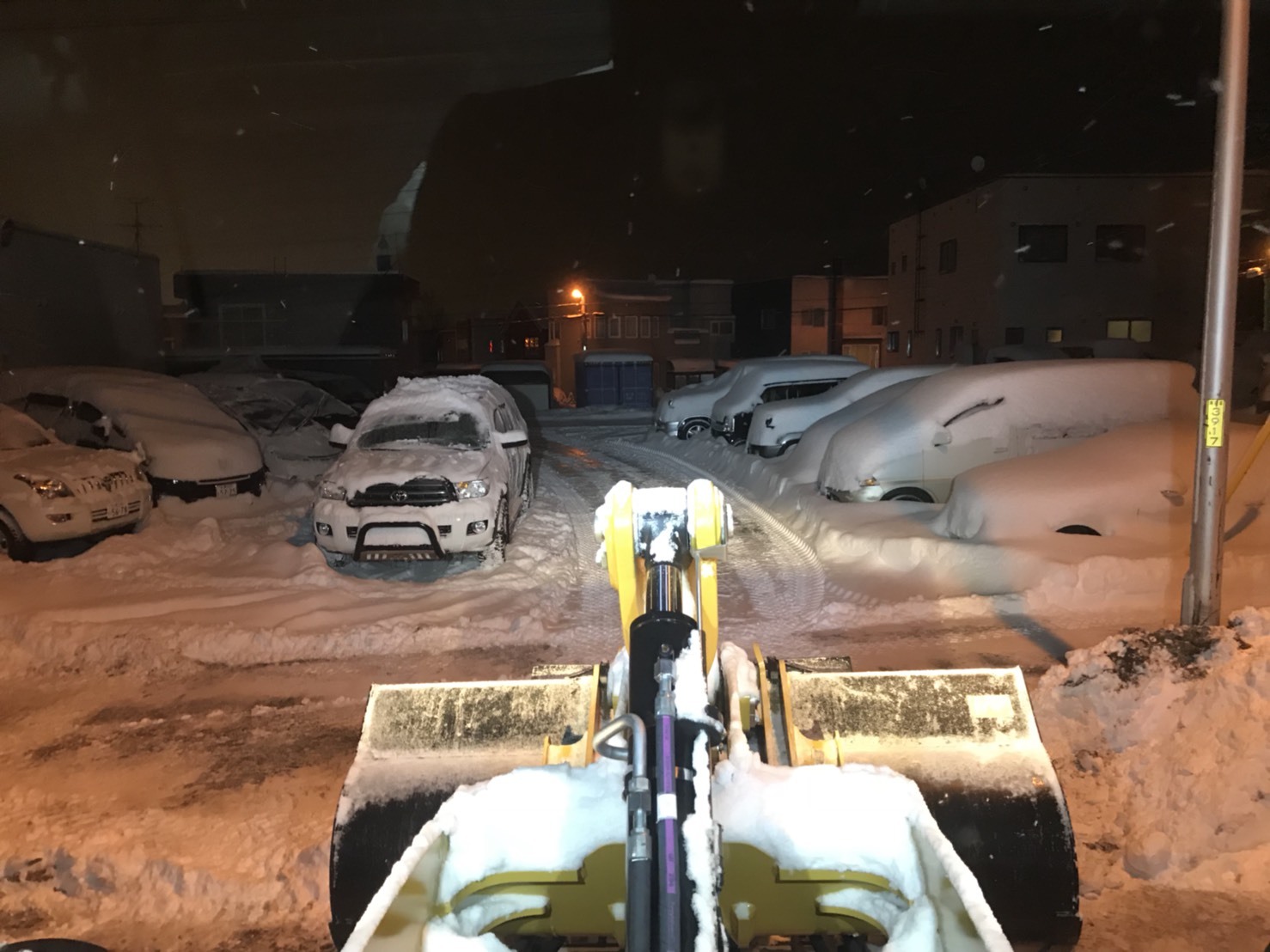 12月8日 金曜日のひとログ( ‘ω’ )ノ 本日大雪★TOMMY除雪機大活躍!!!除雪車リースも承り〼★_b0127002_20004603.jpg
