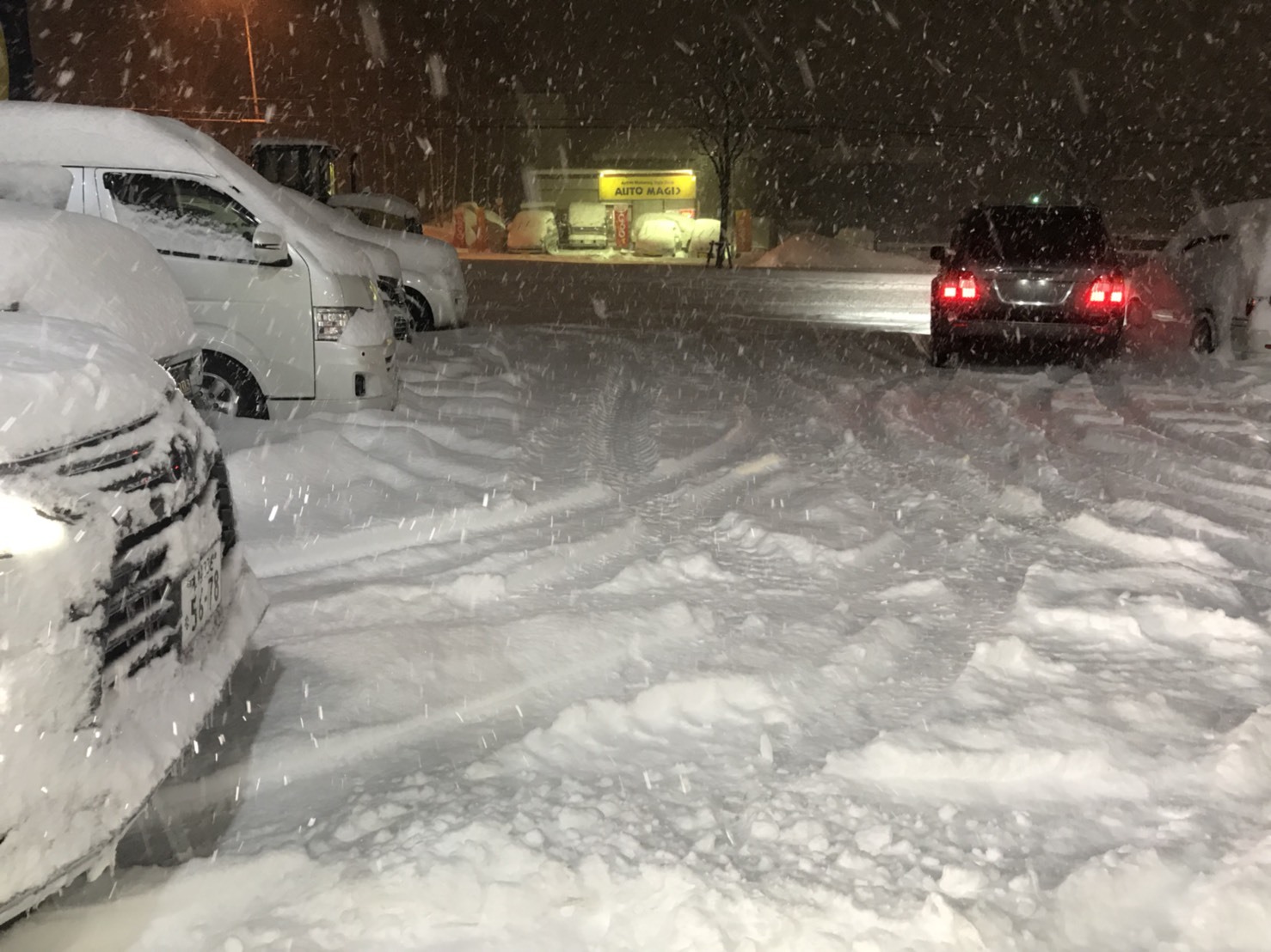 12月8日 金曜日のひとログ( ‘ω’ )ノ 本日大雪★TOMMY除雪機大活躍!!!除雪車リースも承り〼★_b0127002_20010851.jpg