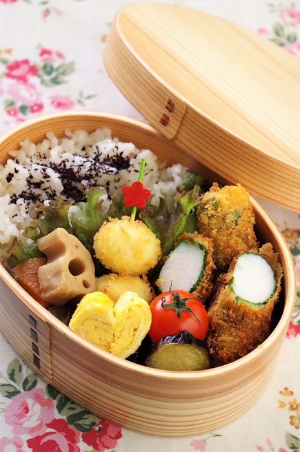 煮込みハンバーグのお弁当他_f0168317_00444643.jpg