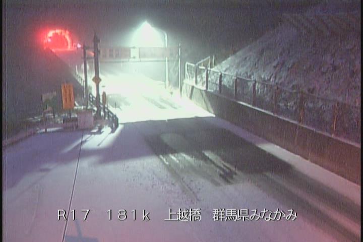 2017年12月8日　夕方の新潟ライブカメラ　雪、降り始めたようです！_e0037849_17203880.jpg