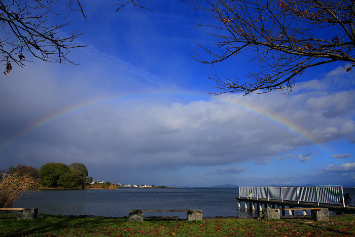 琵琶湖で虹から豪雨 - ヒロキング