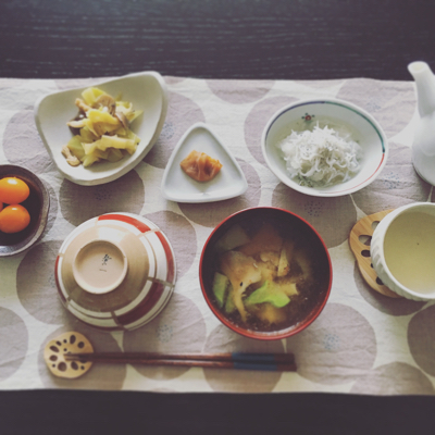 菊芋とスティックセニョール しめじのお味噌汁 気分屋 ぷりんせす 菊芋とスティックセニョール しめじのお味噌汁 気分屋 ぷりんせす