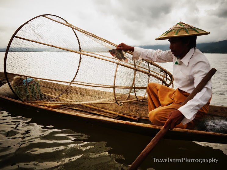 雨中のインレー湖ボートトリップ♪ - Exploring Inle Lake in a Rainy Day_b0108109_1056757.jpg