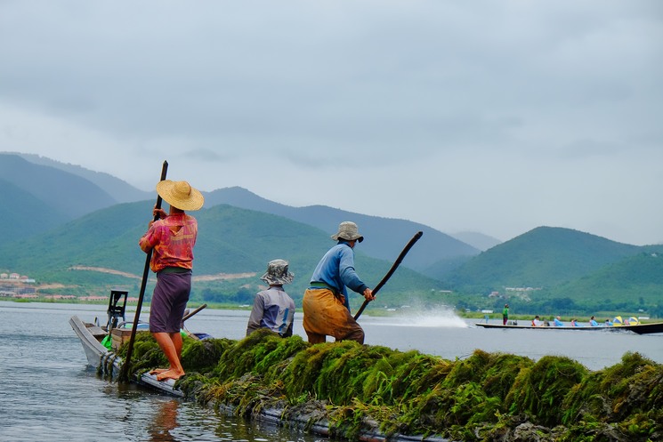 雨中のインレー湖ボートトリップ♪ - Exploring Inle Lake in a Rainy Day_b0108109_1324257.jpg