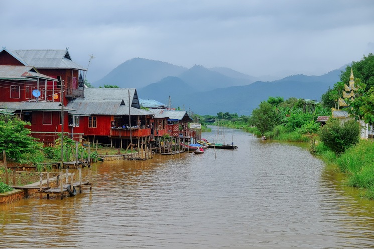 雨中のインレー湖ボートトリップ♪ - Exploring Inle Lake in a Rainy Day_b0108109_9483566.jpg