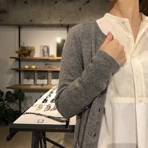 カシミヤのカーディガン_d0364239_17474913.jpg