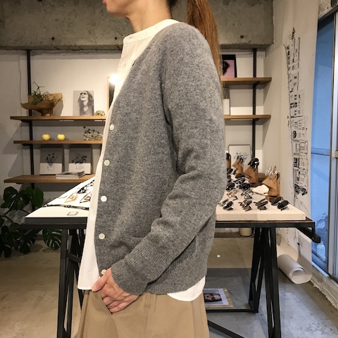 カシミヤのカーディガン_d0364239_18062974.jpg