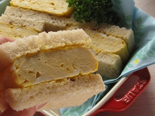 グルテンフリーパンを焼いて、厚焼きたまごサンド♪_d0319943_09051277.jpg