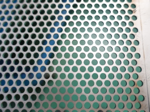 パンチングメタル状に切断_d0085634_11173351.jpg