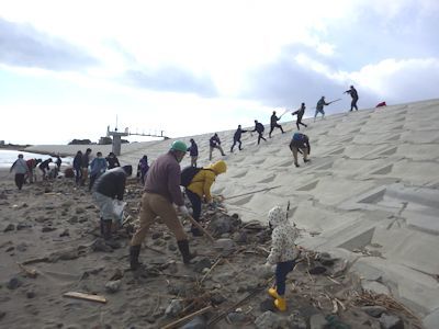 七ヶ浜町菖蒲田浜地区海岸清掃とおさかな鍋とサクラ植樹の旅 企業の森づくり活動 協会活動報告