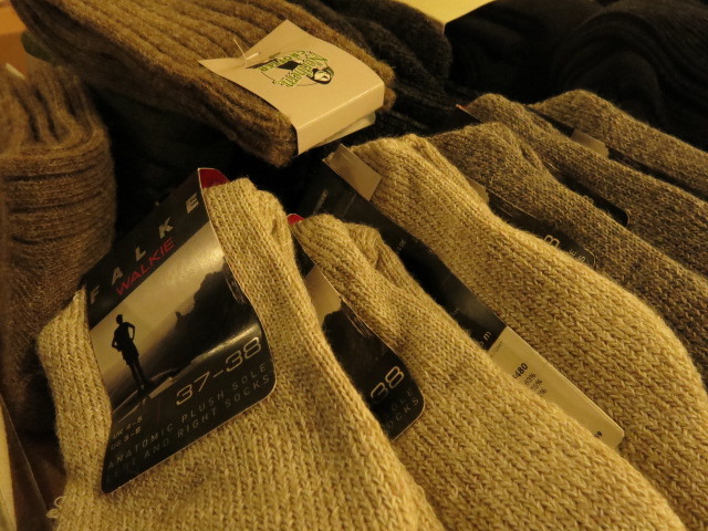 \"FALKE ELEGANT STEP / WALKIE / FAMILY TI / SOFTMERINO PLAIN TI / SOFTMERINO RIB TI\"ってこんなこと。_c0140560_09560307.jpg