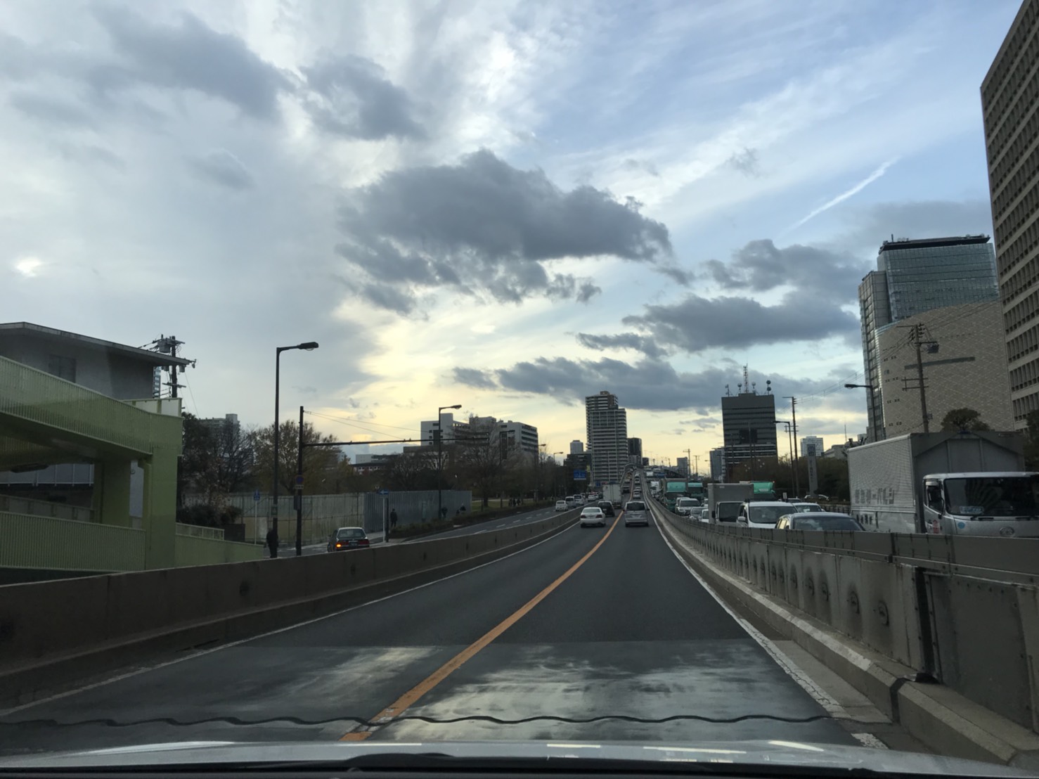 12月12日 火曜日のひとログヽ( ‘ω’ )ノ 本日Nさまプリウス納車♬♬ありがとうございます!ランクル・ハマー・アルファード_b0127002_17364320.jpg